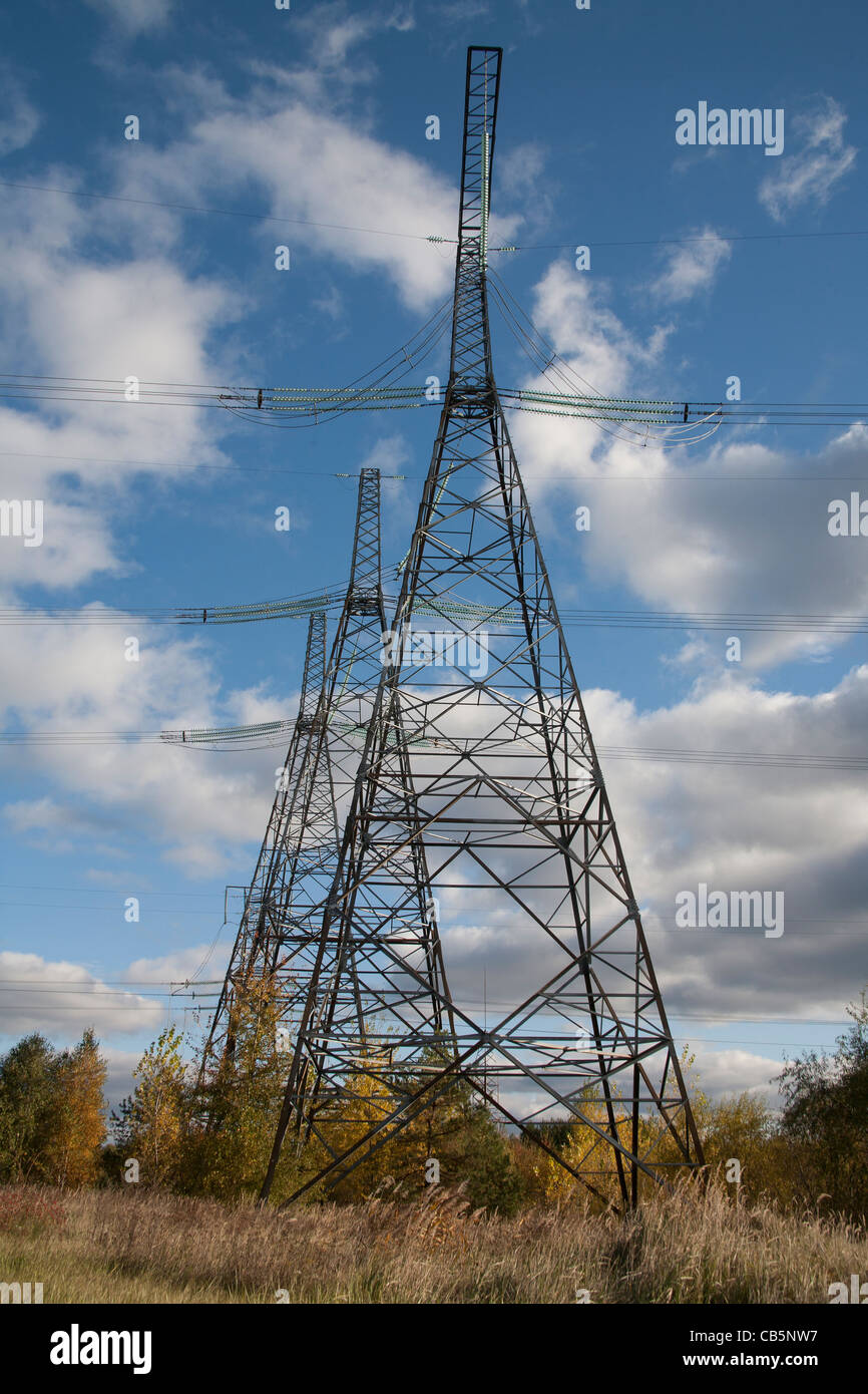Pylônes électriques autour de la centrale nucléaire de Tchernobyl l ...