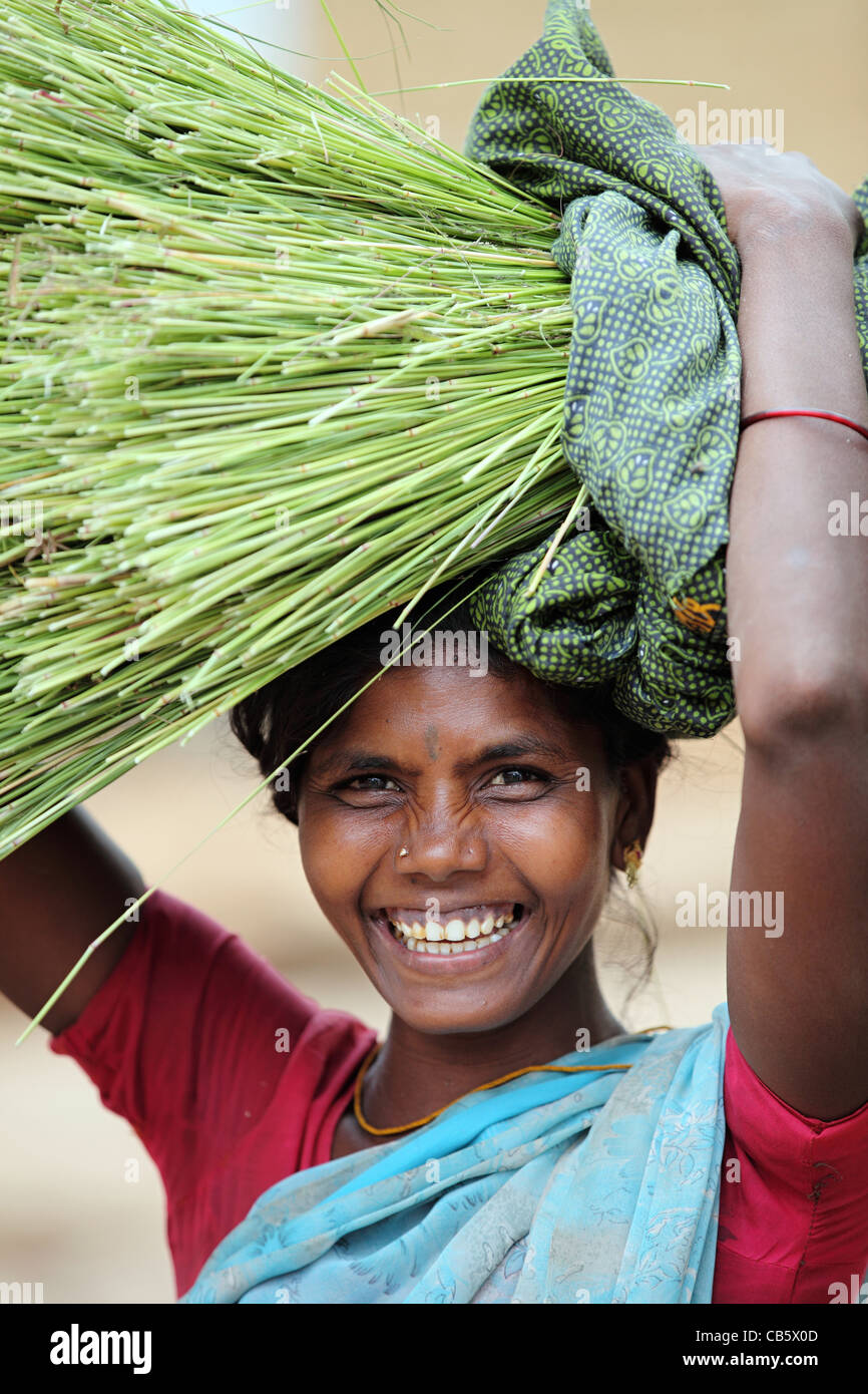 Femme en riant l'Andhra Pradesh en Inde du Sud Banque D'Images