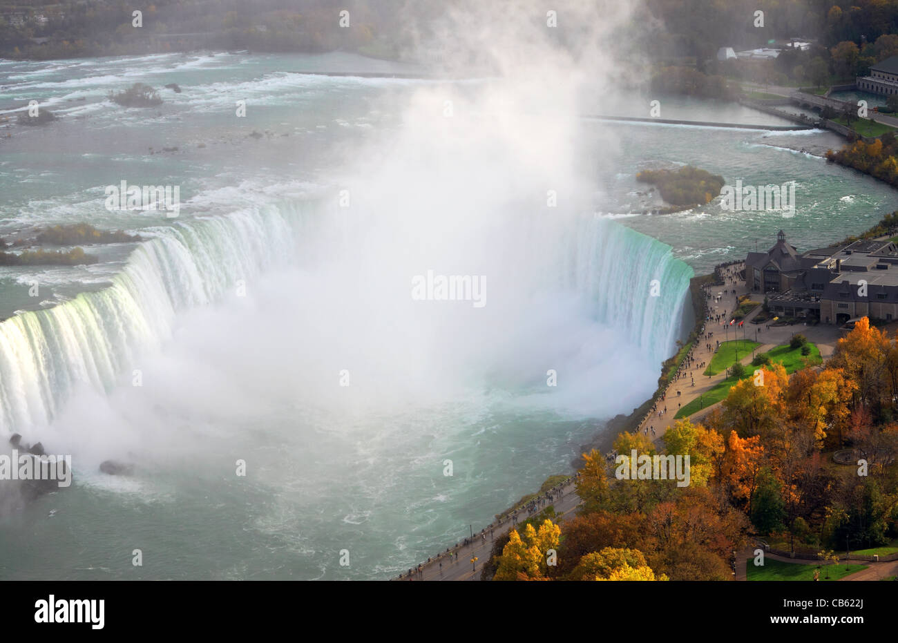Grand Niagara Falls avec de magnifiques couleurs d'automne Banque D'Images