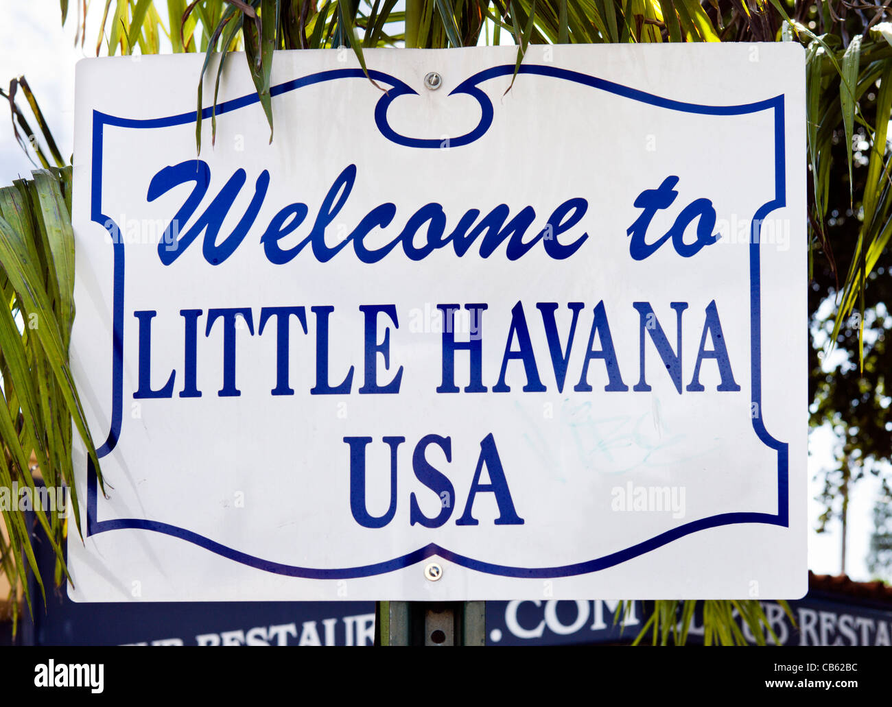 Plaque de rue sur la Calle Ocho (SW 8th Street) dans Little Havana, Miami, Floride, USA Banque D'Images