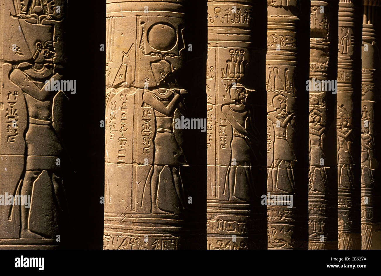 Les colonnes de l'Egypte ancienne au Temple de Philae, l'île d'Isis, l'Égypte Banque D'Images Les colonnes de l'Egypte ancienne au Temple de Philae, l'île d'Isis, l'Égypte Banque D'Images