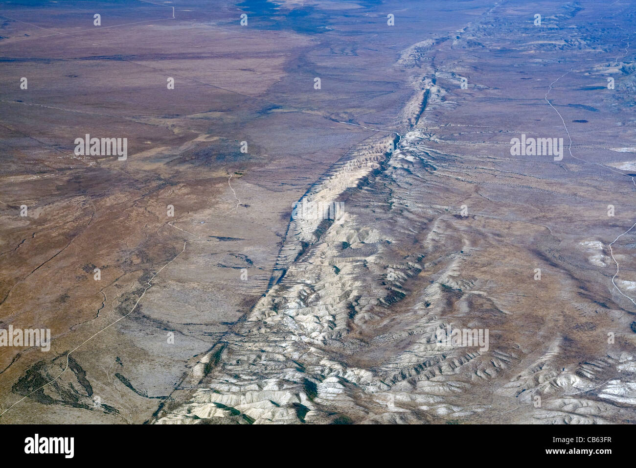 Vue aérienne de la faille de San Andreas dans la plaine de Carrizo de la Californie. Banque D'Images