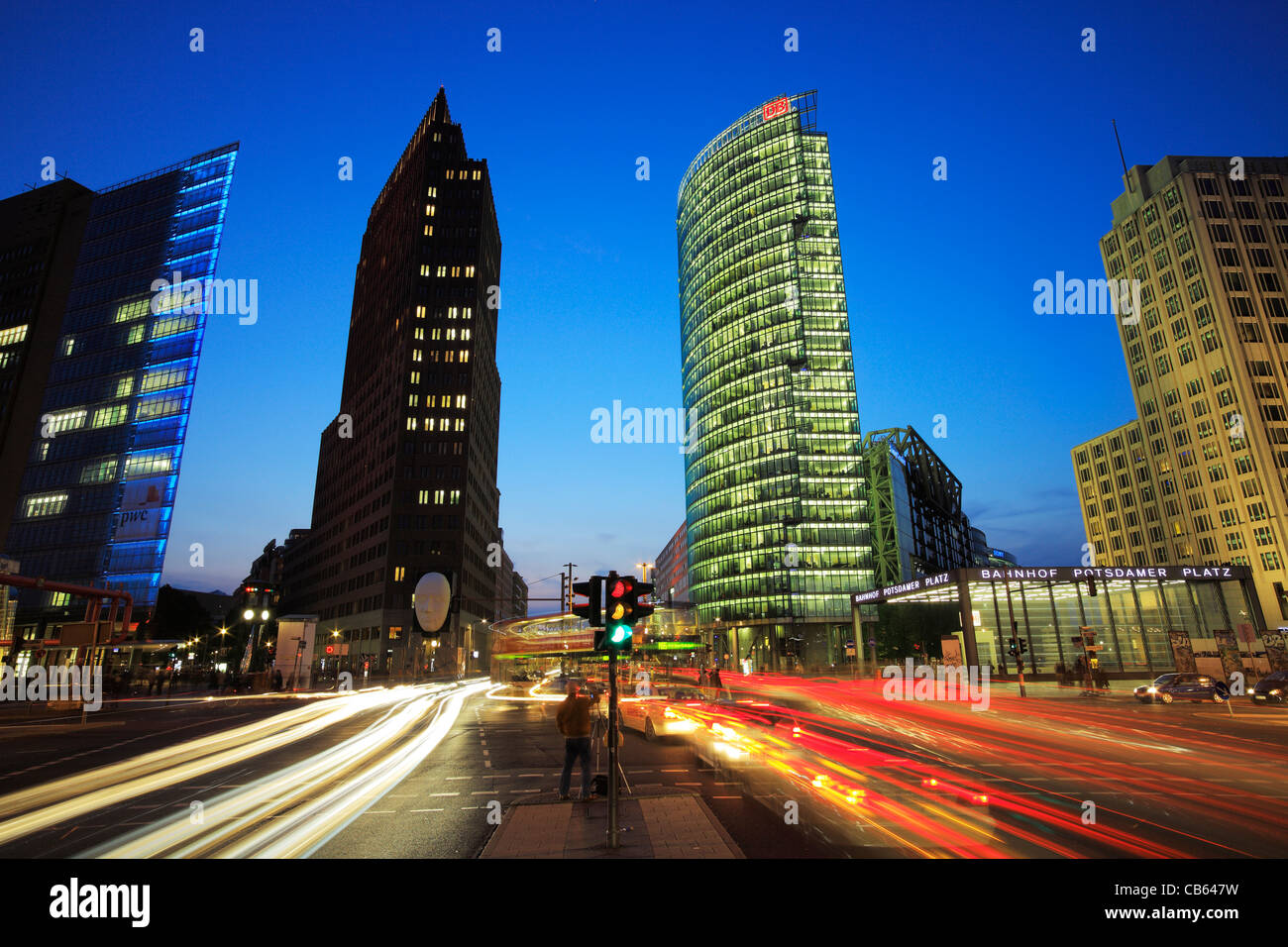 La Potsdamer Platz à Berlin avec Kollhoff-Tower, Sony Center, DB DB tour-clocher et le Ritz-Carlton Banque D'Images