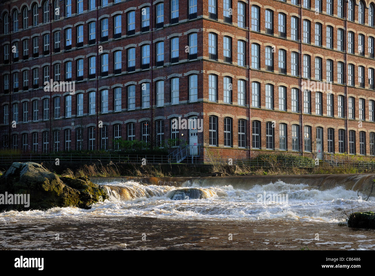 L'Ancre les appartements du Moulin Blanc Panier à côté de l'eau tombe en Paisley Banque D'Images