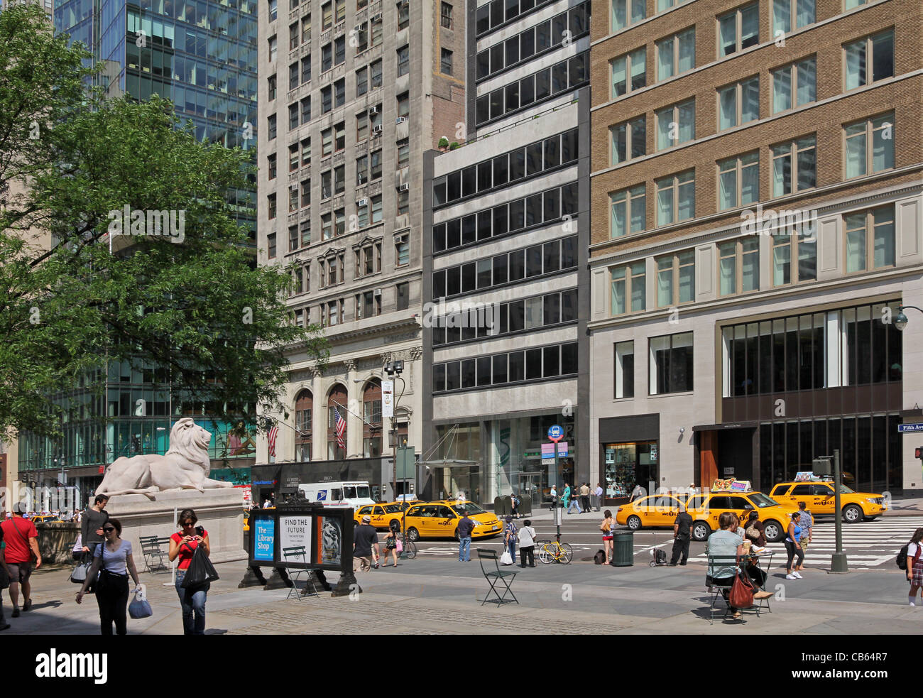 La ville de New York, la 5e Avenue à la 42e Rue Banque D'Images