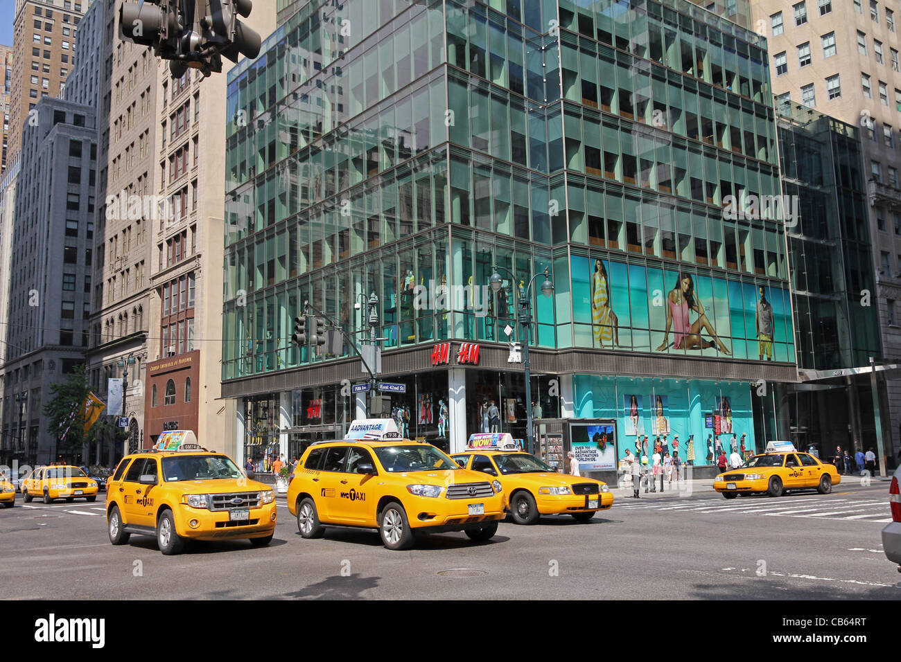 La ville de New York, la 5e Avenue à la 42e Rue Banque D'Images