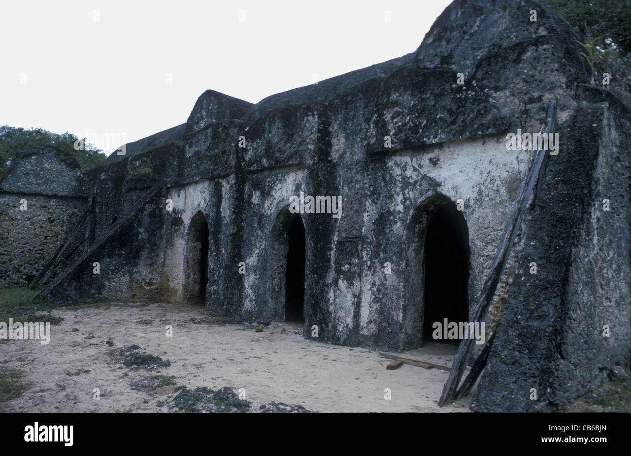 Avis de Kongo mosquée à Diani Beach, 14-15ème siècle Kenya Banque D'Images