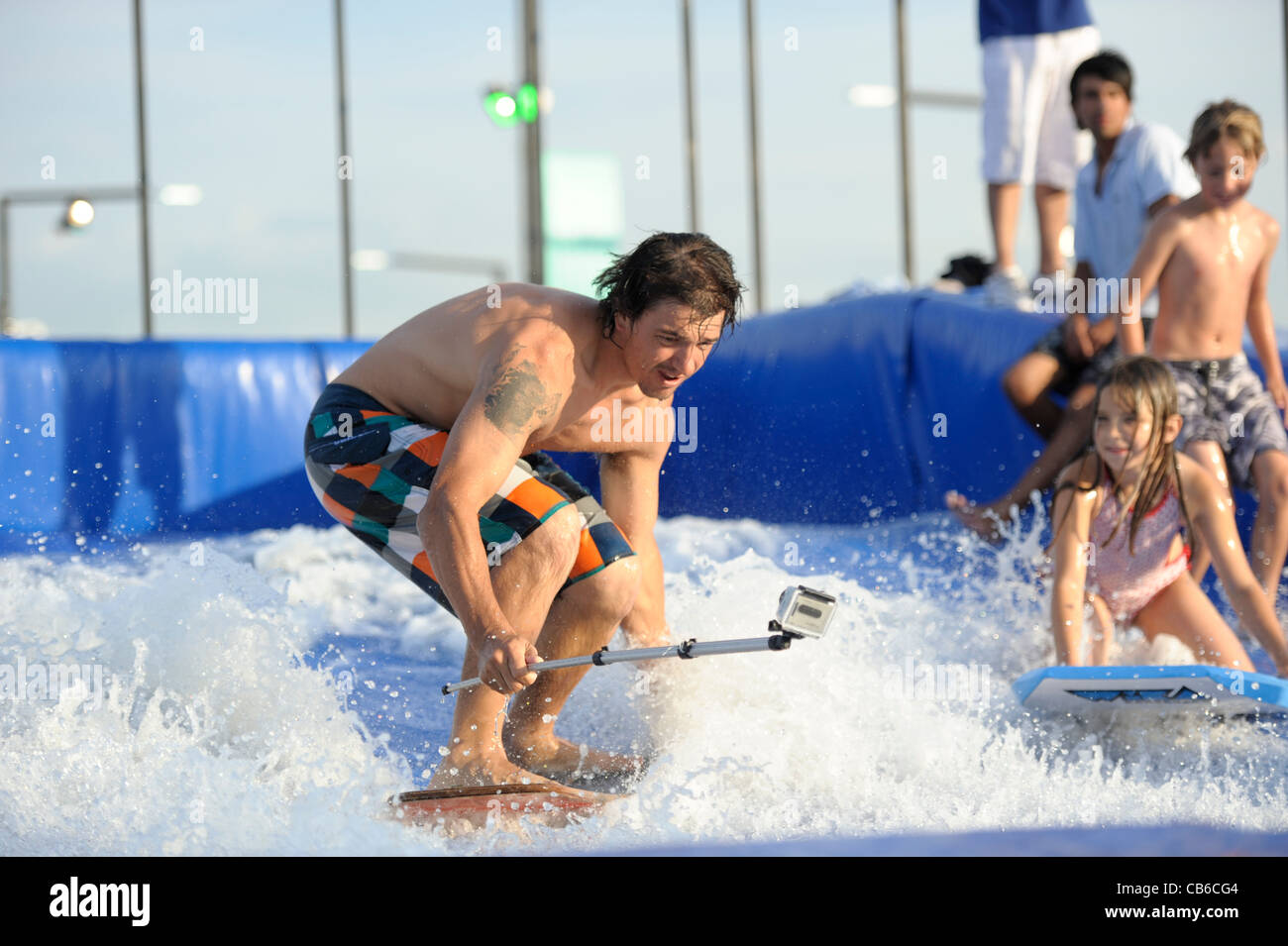 Surfez à l'intérieur à l'événement de clôture de la science et de la technologie Tecnopolis juste. Banque D'Images