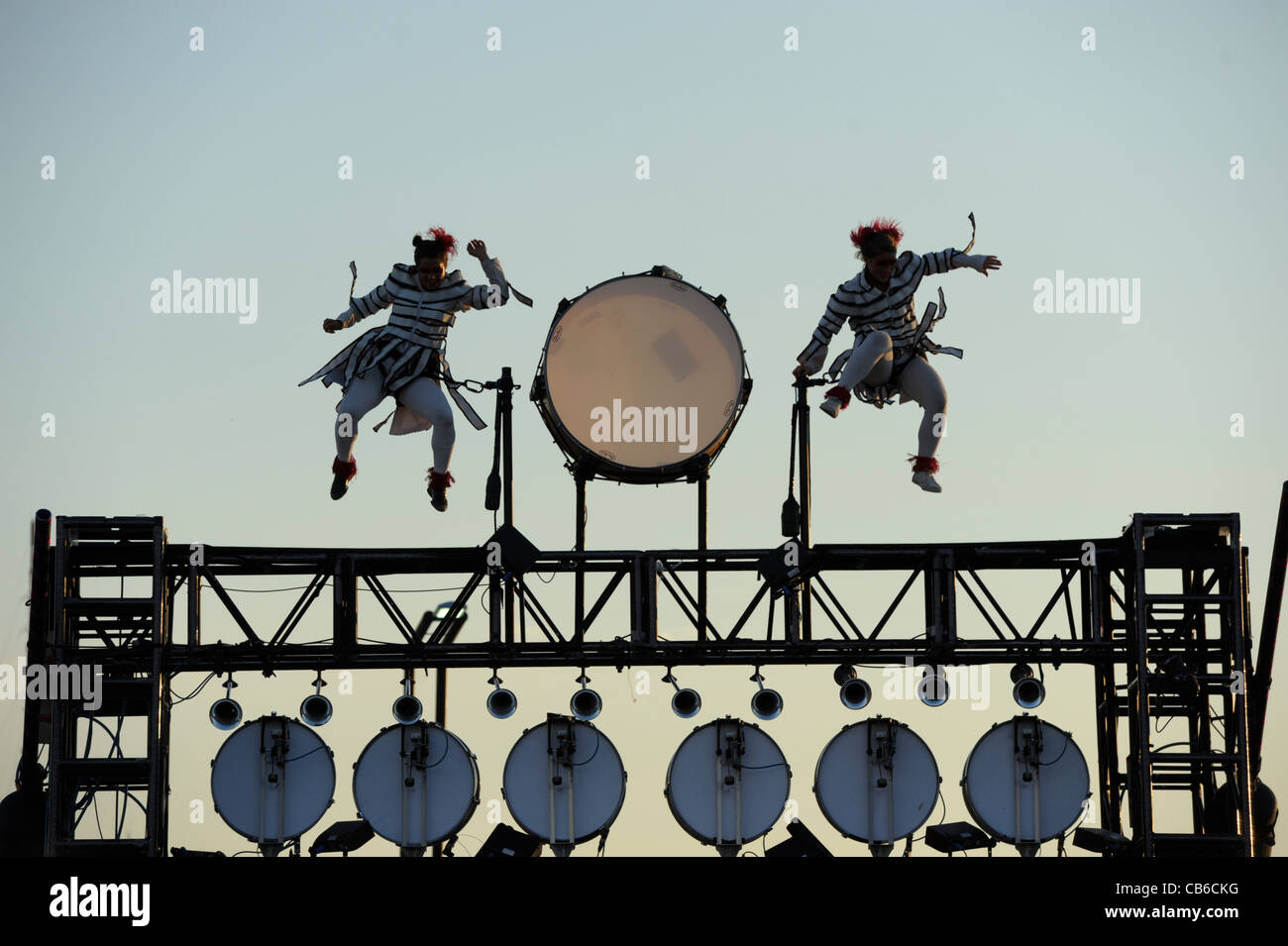 Fuerza Bruta 'Murga' show lors de la fermeture de la manifestation à Tecnopolis juste de la science et de la technologie. Banque D'Images