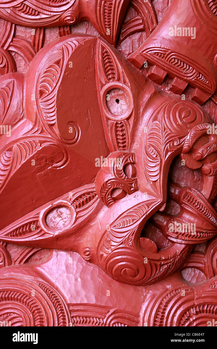 Détail de la sculpture à l'entrée à Takitimu Marae de rencontre. Wairoa, Hawkes Bay, Nouvelle-Zélande, Australie Banque D'Images
