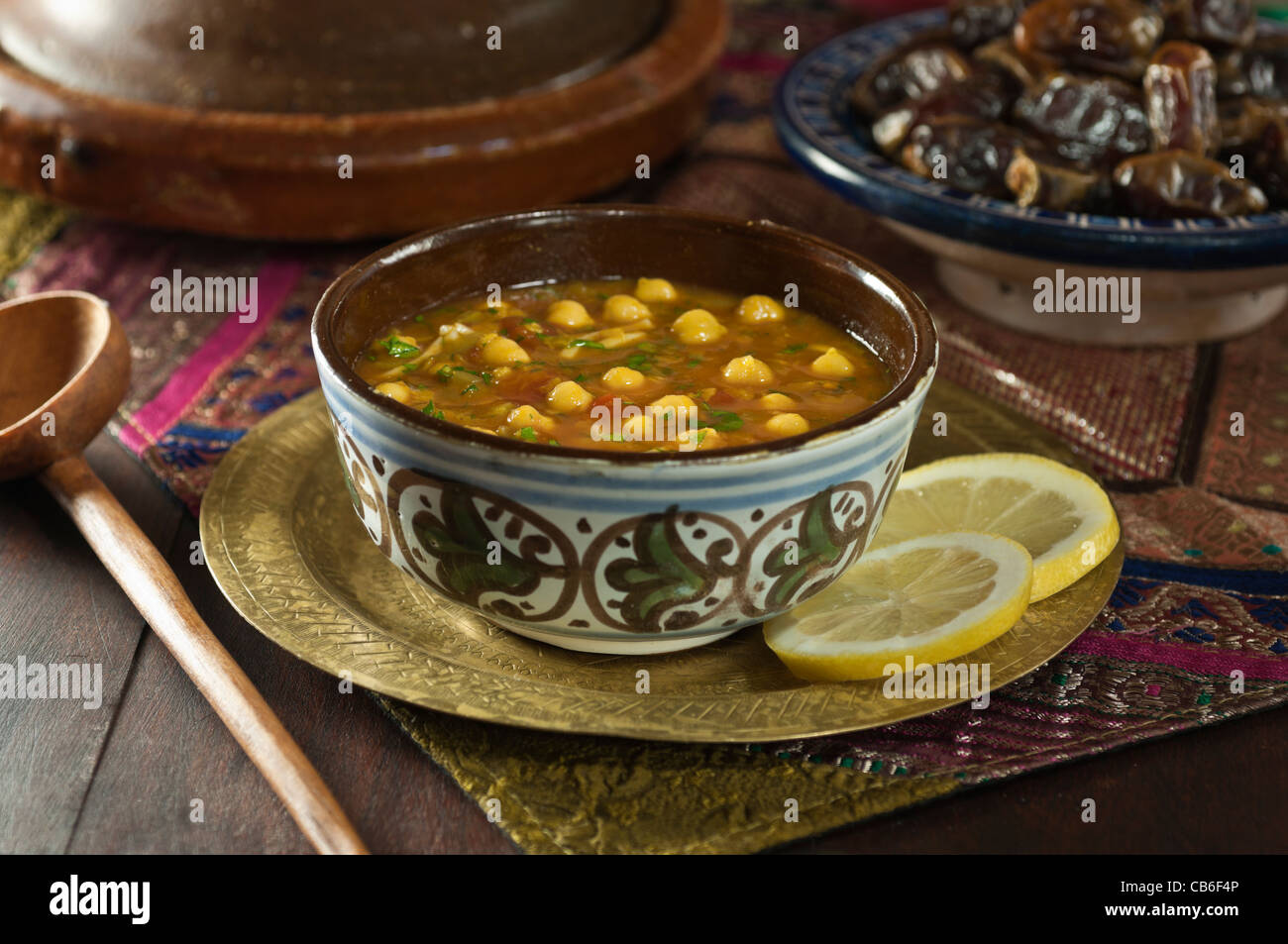 Harira. Marocaine traditionnelle soupe de lentilles et de pois chiches Banque D'Images