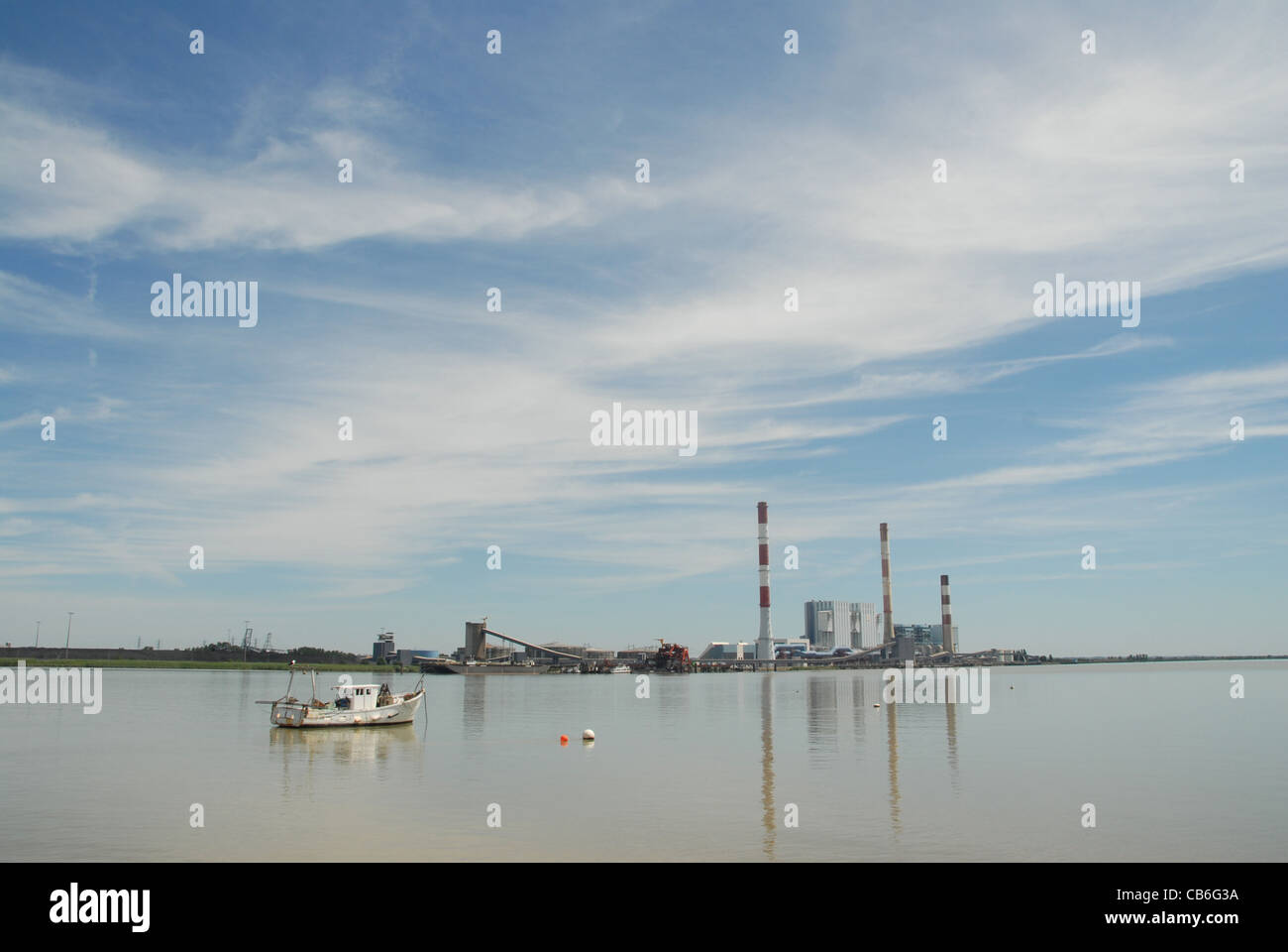 Basse Loire River près de Cordemais, un village près de l'estuaire de la rivière Banque D'Images