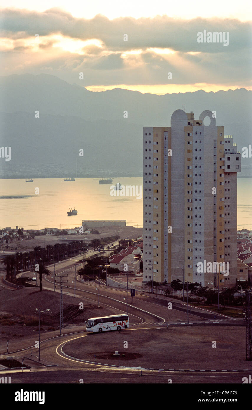 Paysage urbain : une tour d'habitation, Eilat, Israël. Banque D'Images