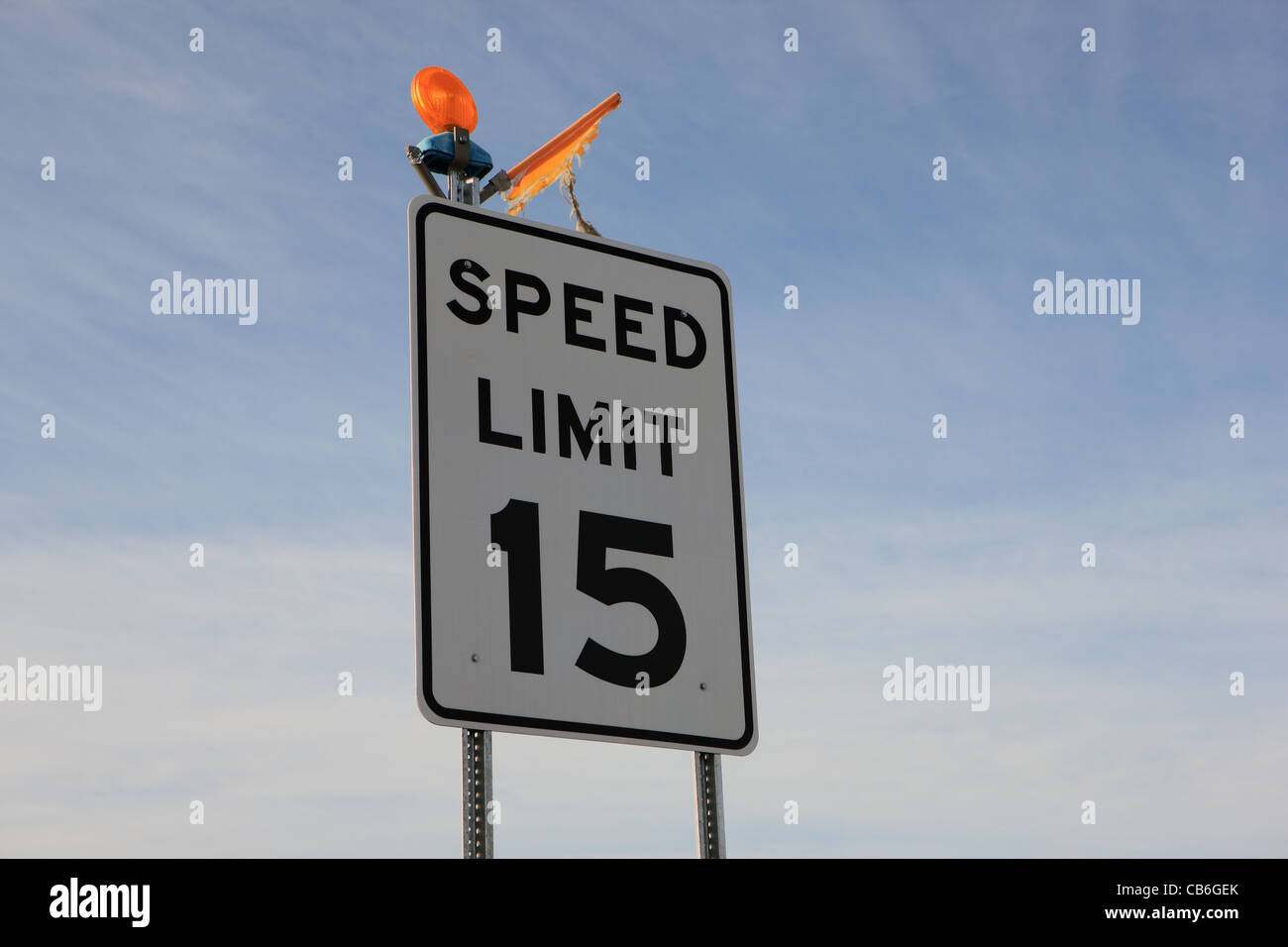 Limite de vitesse panneau indiquant une vitesse maximale de 15 miles par heure en Amérique Banque D'Images