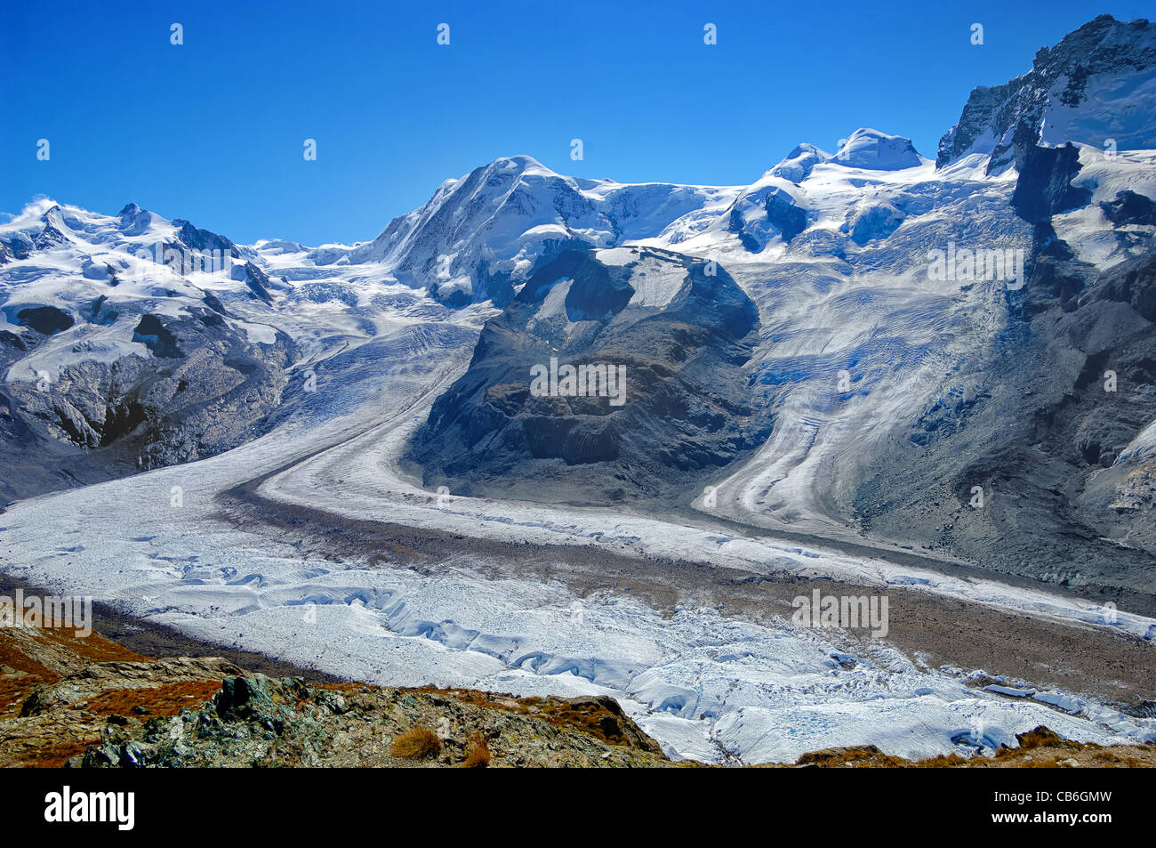 Les glaciers au-dessus du village alpin de Zermatt dans le canton du Valais, Suisse Banque D'Images