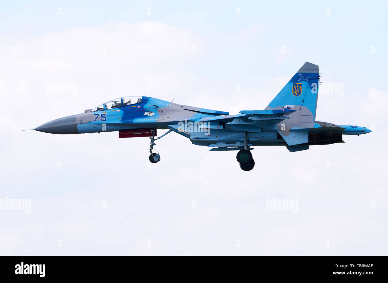 Sukhoi Su-27UB exploité par l'Ukraine Air Force de l'approche à l'atterrissage à RAF Fairford Banque D'Images