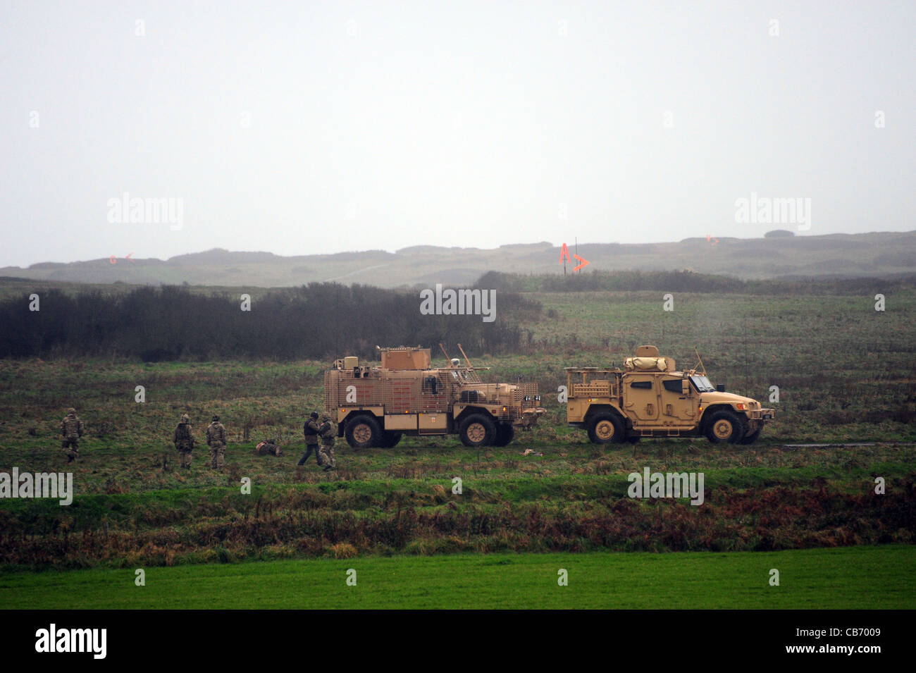 Formation des gardes gallois pour l'Afghanistan avec crête dorsale en tir castlemartin, West Wales Ridgback blindé à carr Banque D'Images