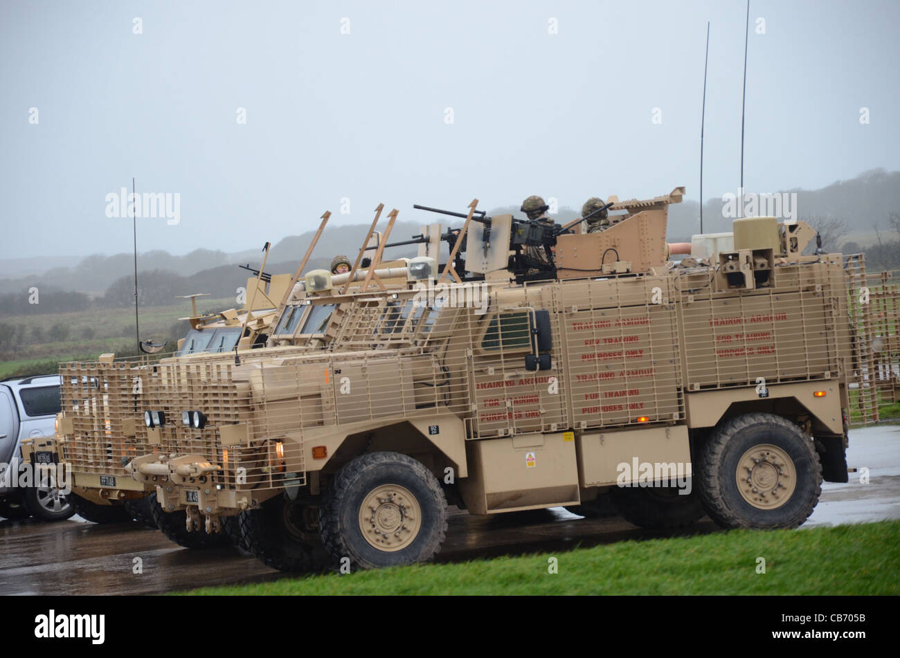 Formation des gardes gallois pour l'Afghanistan avec crête dorsale en tir castlemartin, West Wales Ridgback blindé à carr Banque D'Images