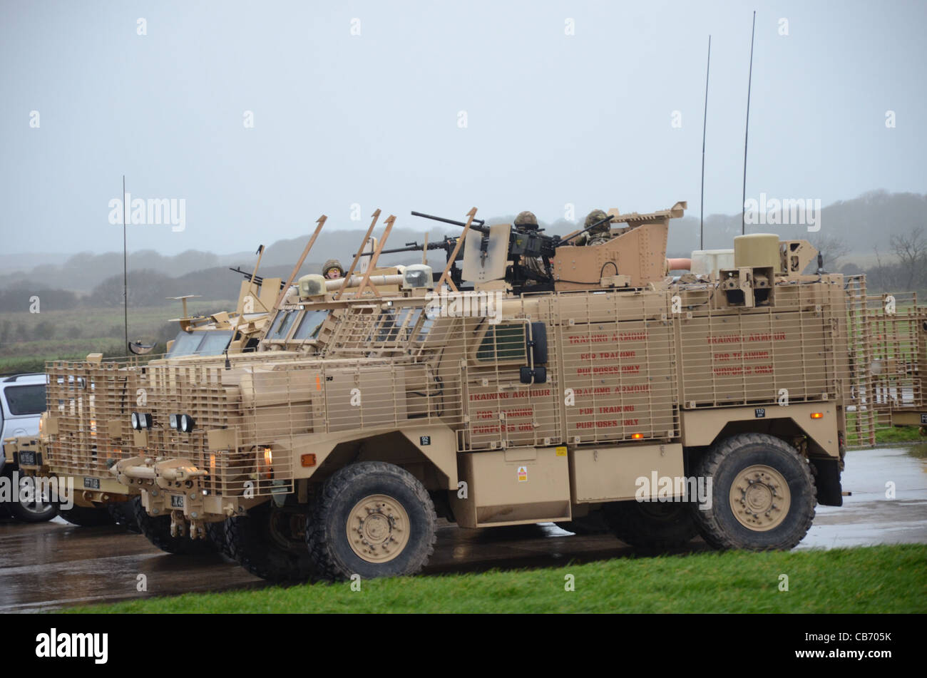 Formation des gardes gallois pour l'Afghanistan avec crête dorsale en tir castlemartin, West Wales Ridgback blindé à carr Banque D'Images