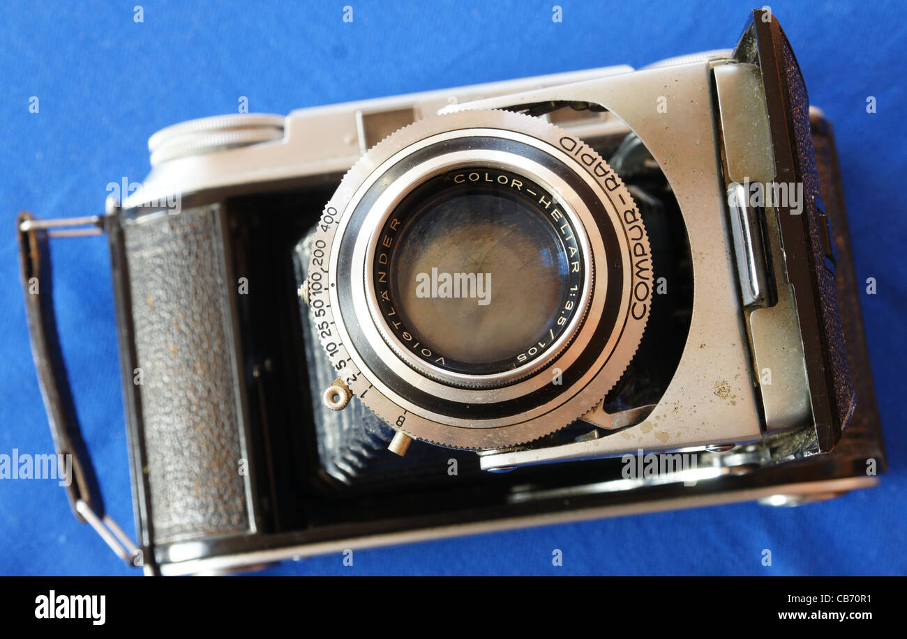 Lot De 2 Appareils Photos à Soufflet Anciens – Kodak Et Voigtländer