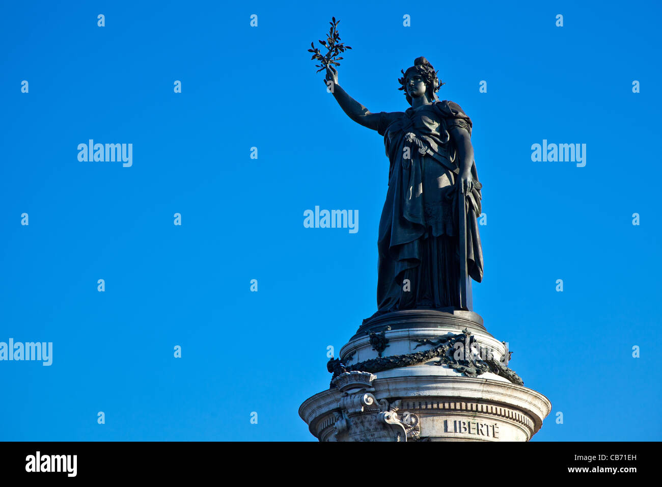 Paris, le monument à la République avec la statue de Marianne, symboliques, à la place de la République Banque D'Images