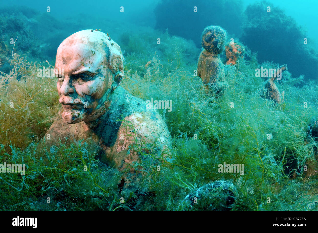 Groupe de sculptures Vladimir Ilitch Oulianov Lénine d'abord dans le monde sous-chefs musée' Alley ou Atlantis soviétique Banque D'Images