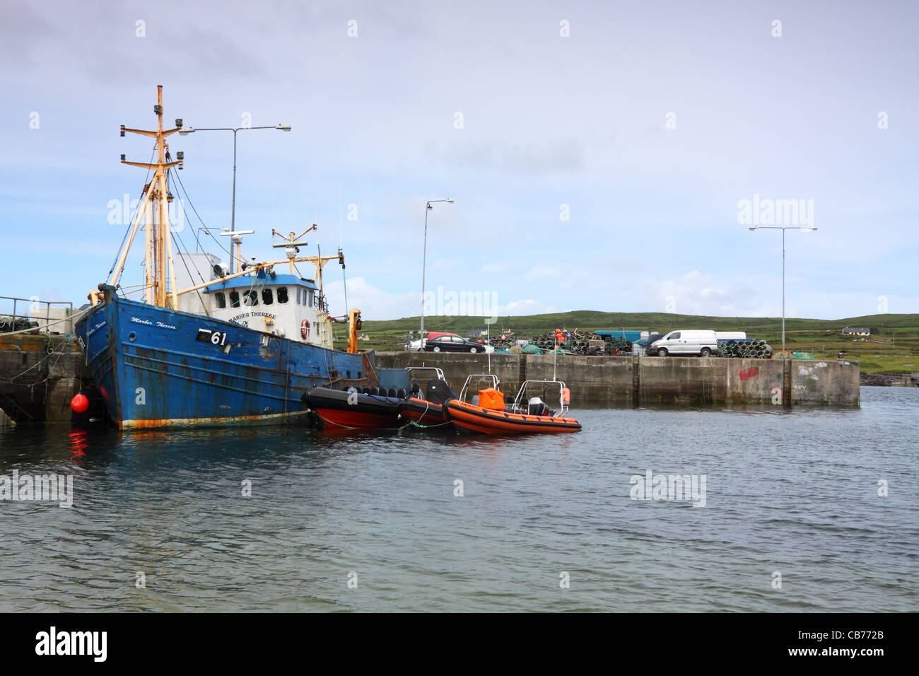 Bateau de pêche en Portmagee Harbour, comté de Kerry, à l'ouest de l'Irlande Banque D'Images