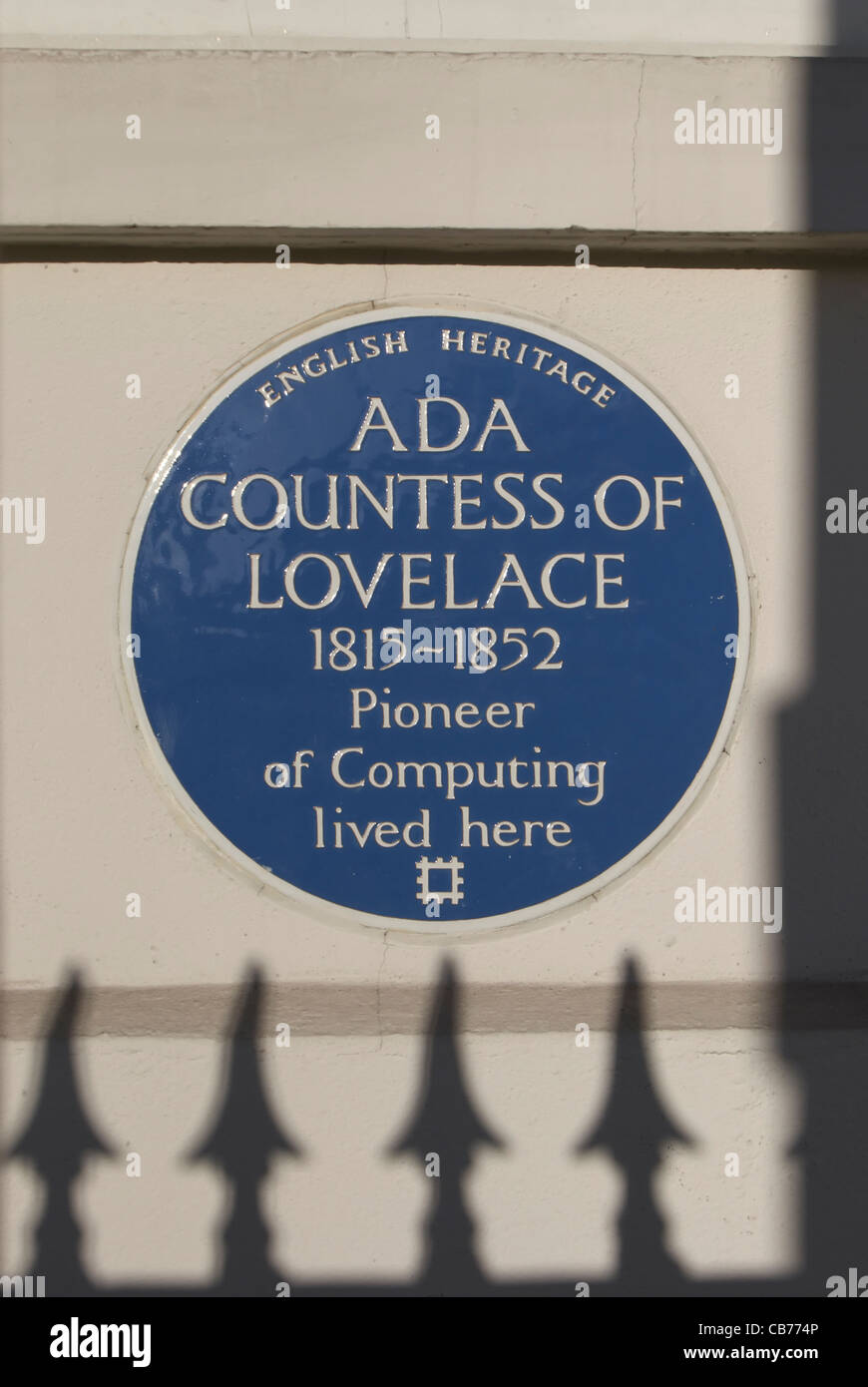 Blue plaque marquage d'une maison du 19ème siècle, pionnier de l'ordinateur de la comtesse ada lovelace, St James's Square, Londres, Angleterre Banque D'Images