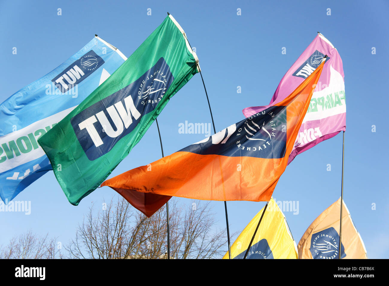 Drapeaux de l'écrou à la grève nationale du secteur public le 30 novembre, 2011, Cardiff, Pays de Galles, Royaume-Uni Banque D'Images