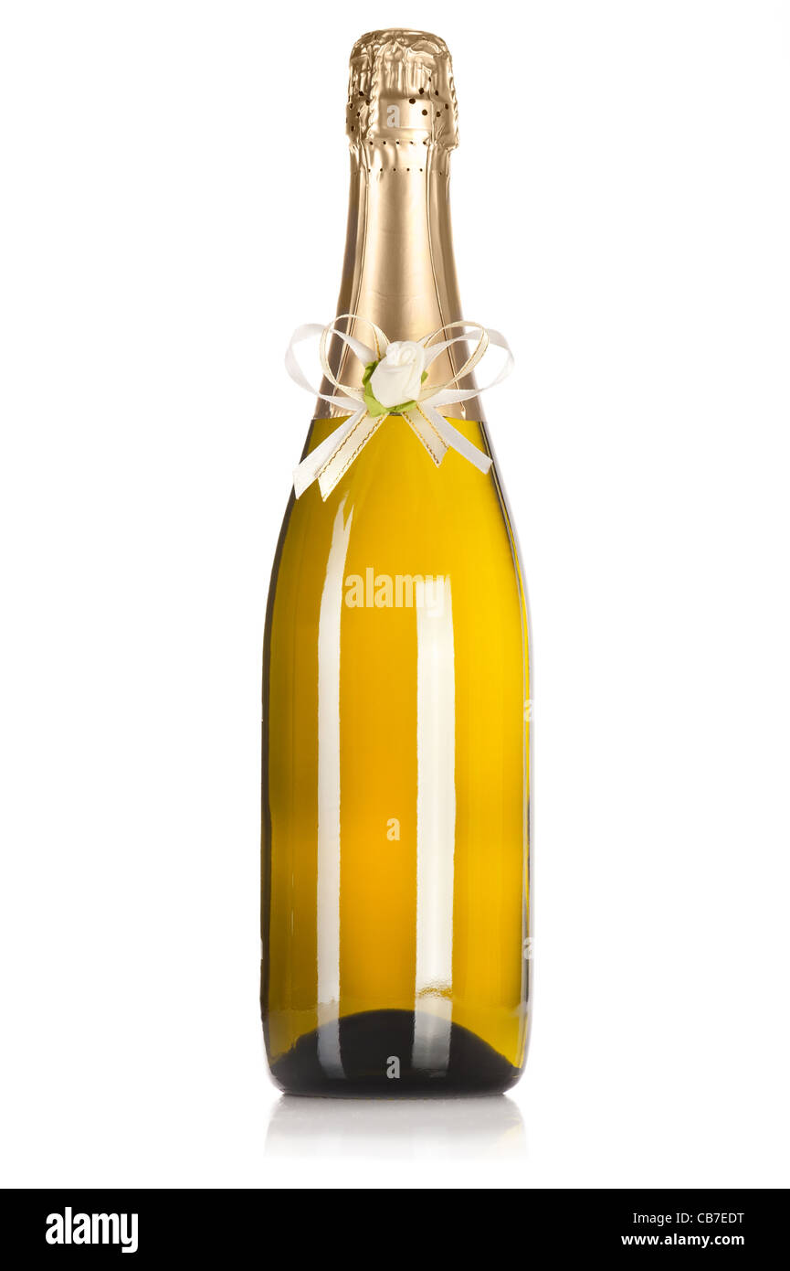 Bouteille de champagne décoration de mariage avec noeud sur fond blanc Banque D'Images