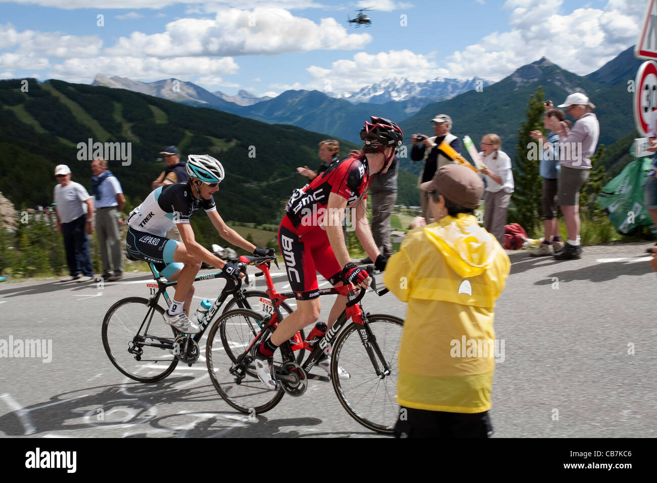 Riders sur scène 18 de la montée dans le Col d'Lzoard, Le Tour de France 2011 Banque D'Images Riders sur scène 18 de la montée dans le Col d'Lzoard, Le Tour de France 2011 Banque D'Images