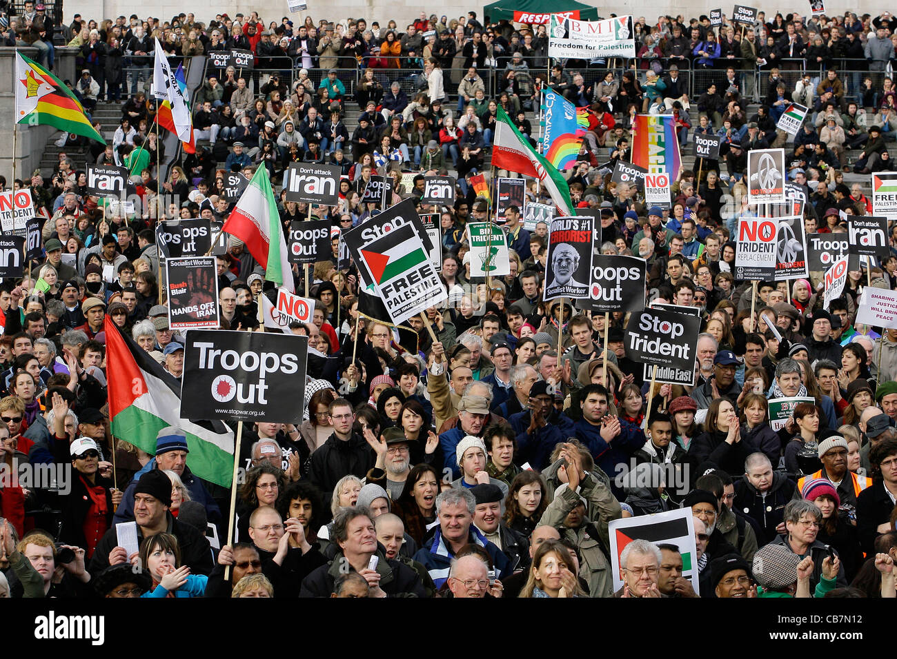 La Guerre anti manifestation à Trafalgar Square de Londres. Photo par James Boardman. Banque D'Images