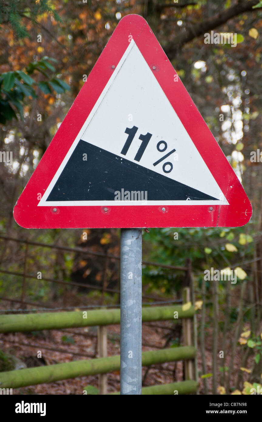 Panneau d'avertissement de la colline raide '11 %' Banque D'Images