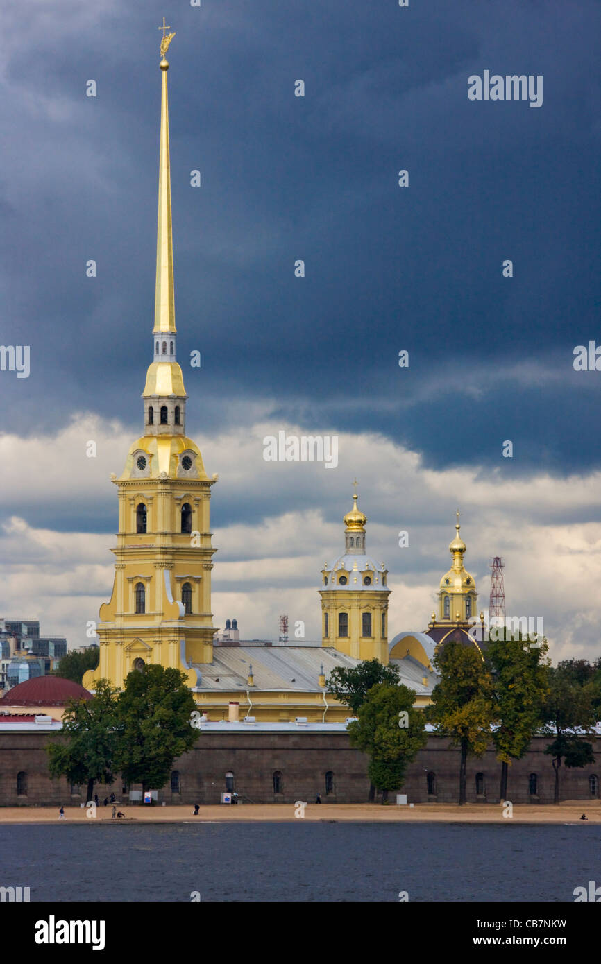 La Cathédrale Saint Pierre et Paul à l'intérieur de la forteresse Pierre et Paul sur la rivière Neva, Saint Petersburg, Russie Banque D'Images