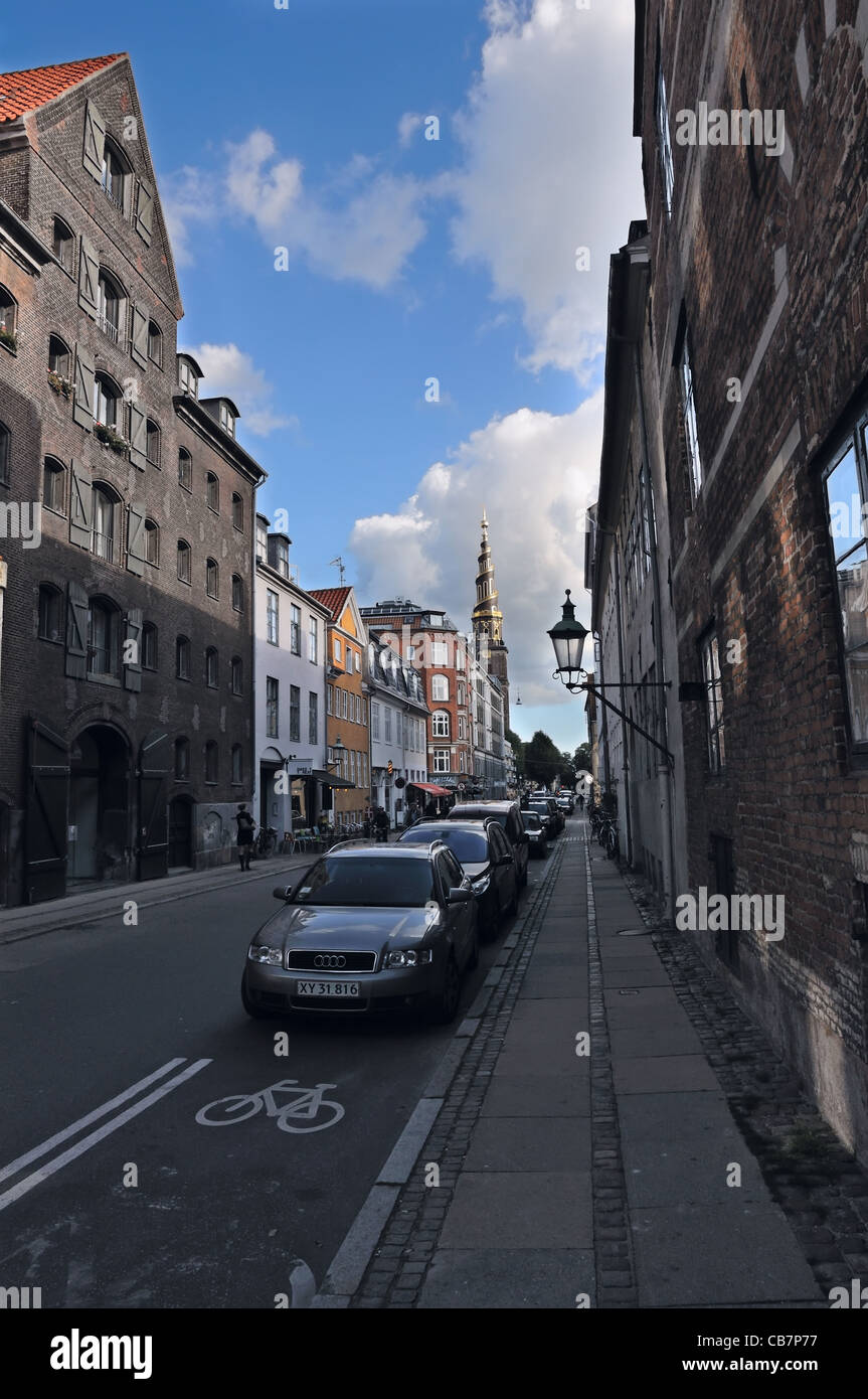 Copenhague : Sankt Anne Gade, vue sur le Vor Frelsers avec Kirke Banque D'Images