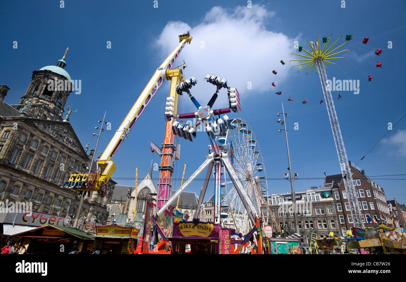 Fun Fair à la place du Dam en face du Palais Royal, Amsterdam, Pays-Bas  Photo Stock - Alamy