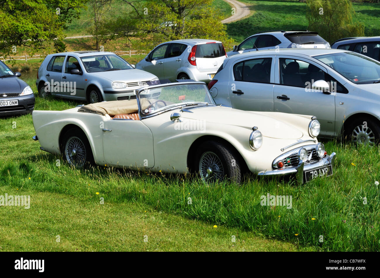 Dart Daimler SP250 sports car photographié à Chideock Manor, Dorset. Banque D'Images