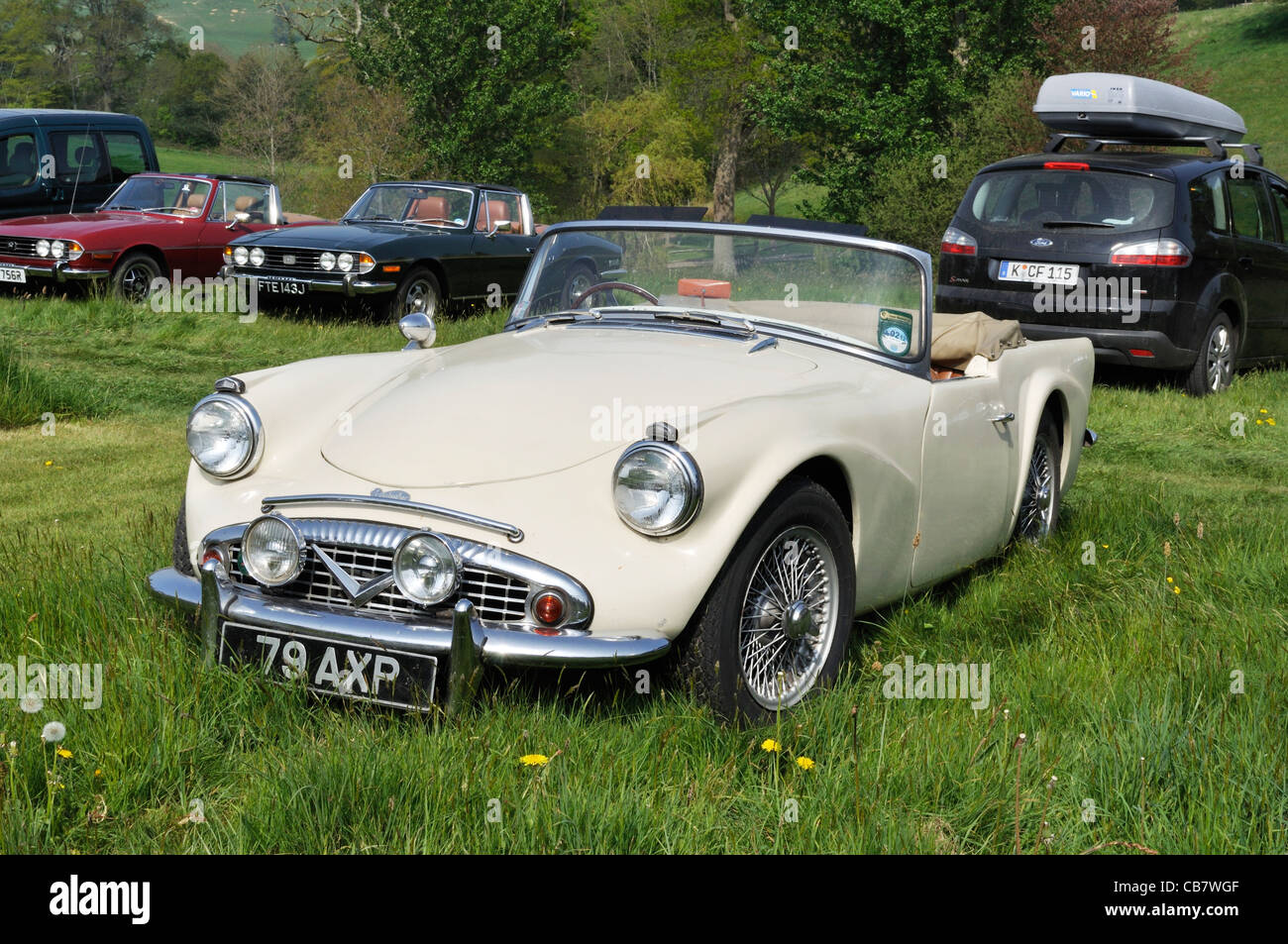Dart Daimler SP250 sports car photographié à Chideock Manor, Dorset. Banque D'Images
