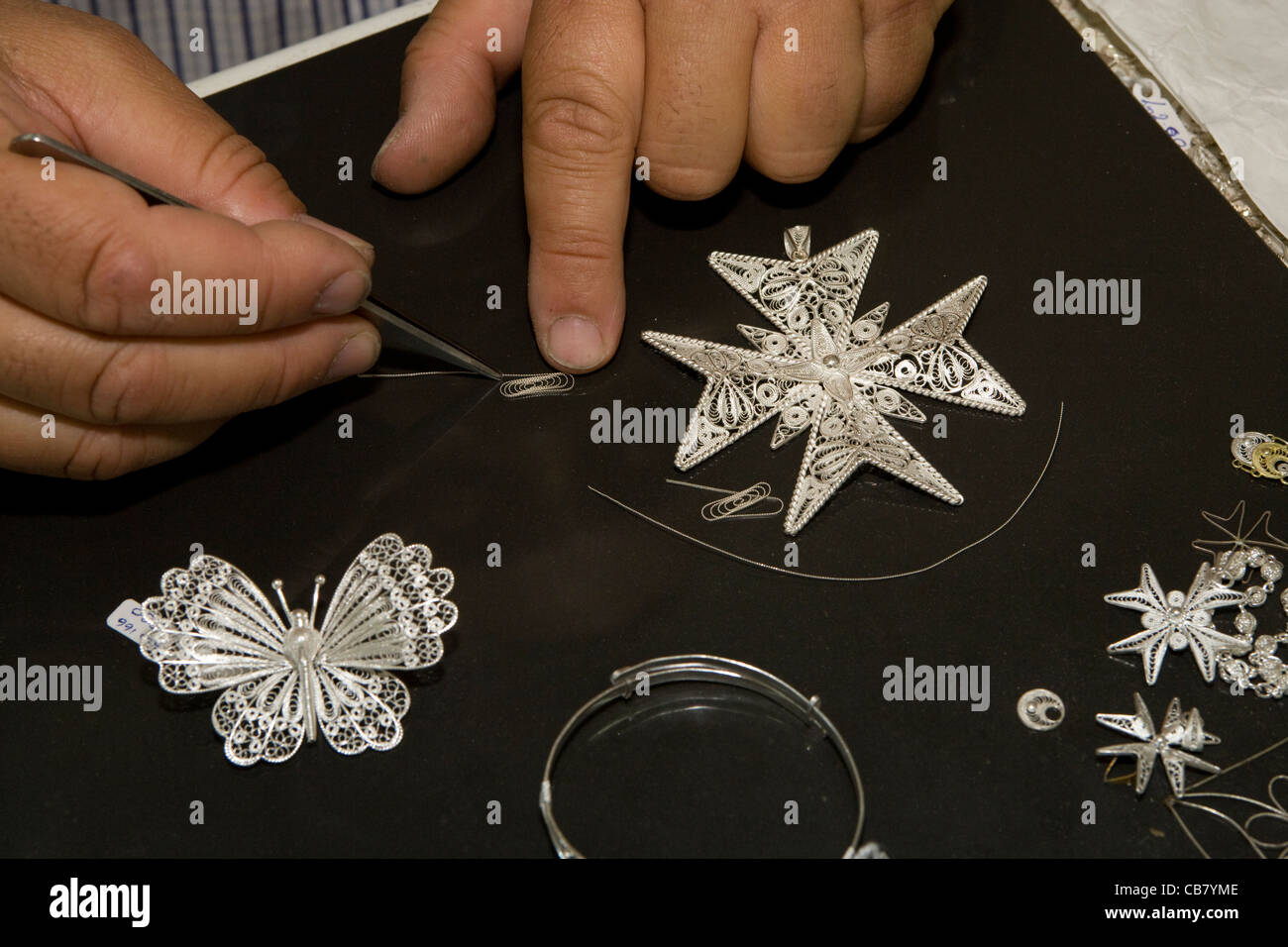 Ta' Qali Crafts Village : bijoux en filigrane Photo Stock - Alamy