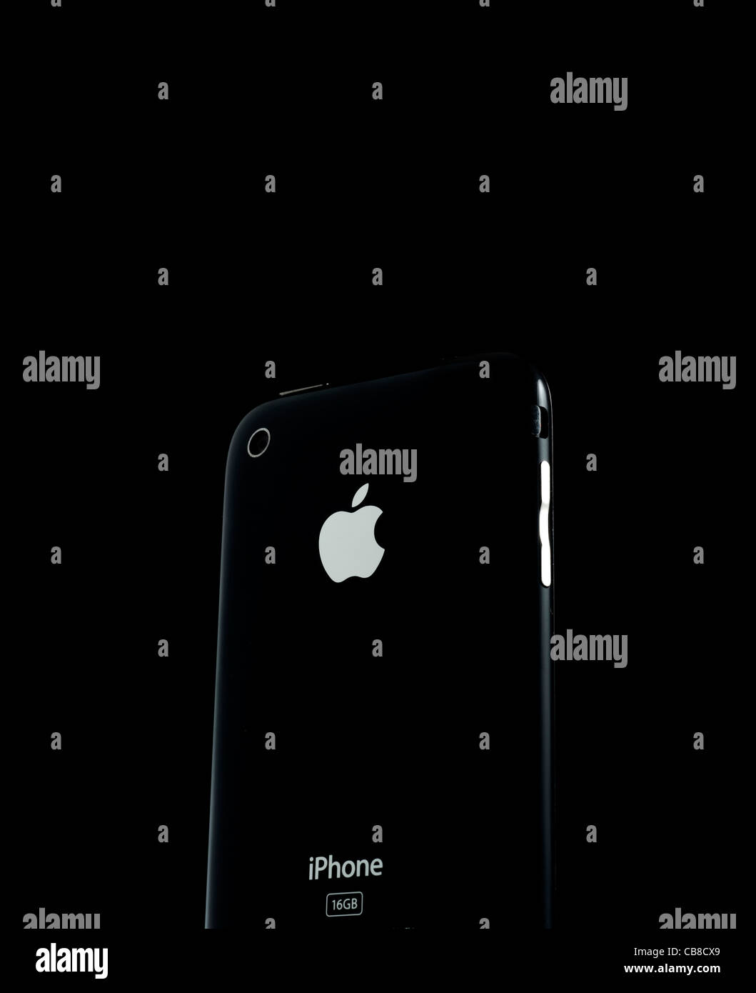 Près d'un Iphone 3GS noir sur fond sombre Banque D'Images