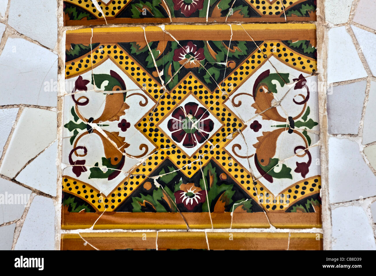 La texture de majolique, architecture de Gaudi, le Parc Guell, classé au Patrimoine Mondial de l'UNESCO, Barcelone, Catalogne, Espagne Europe Banque D'Images