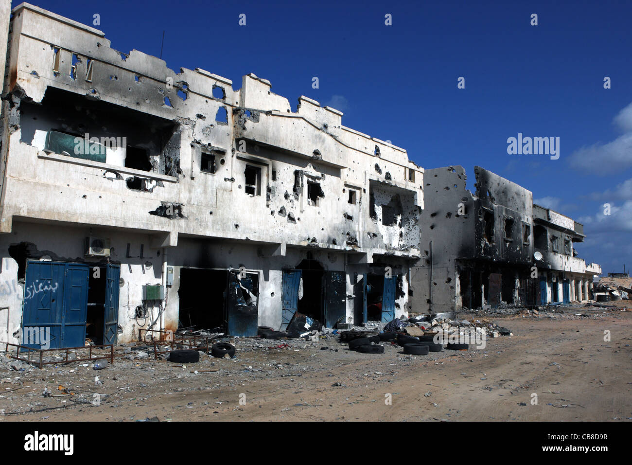 De larges sections de Syrte laissé en ruines après les combats intenses qui ont eu lieu au cours des derniers jours de la révolution libyenne Banque D'Images