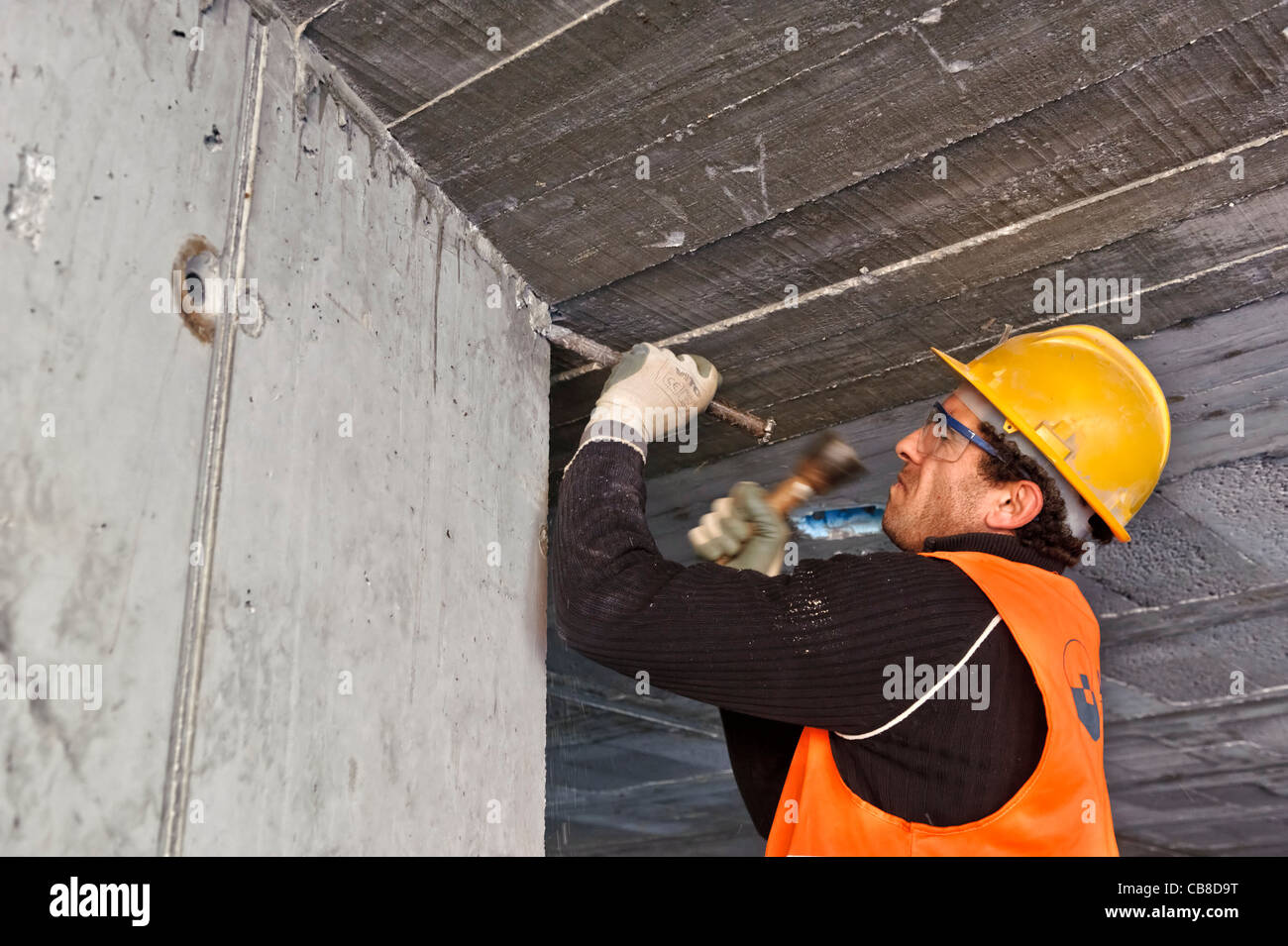 Travailleur de la construction sur un site de construction Banque D'Images