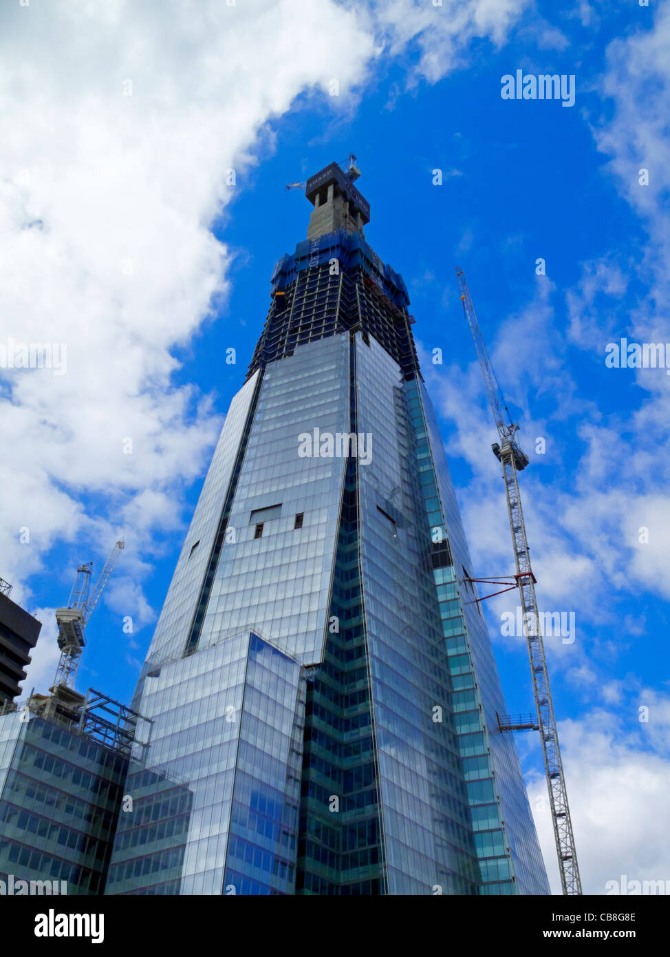 Shard London Bridge Tower en construction en juin 2011 lorsque terminée, elle sera plus haut bâtiment de l'Union européenne à 310 m. Banque D'Images