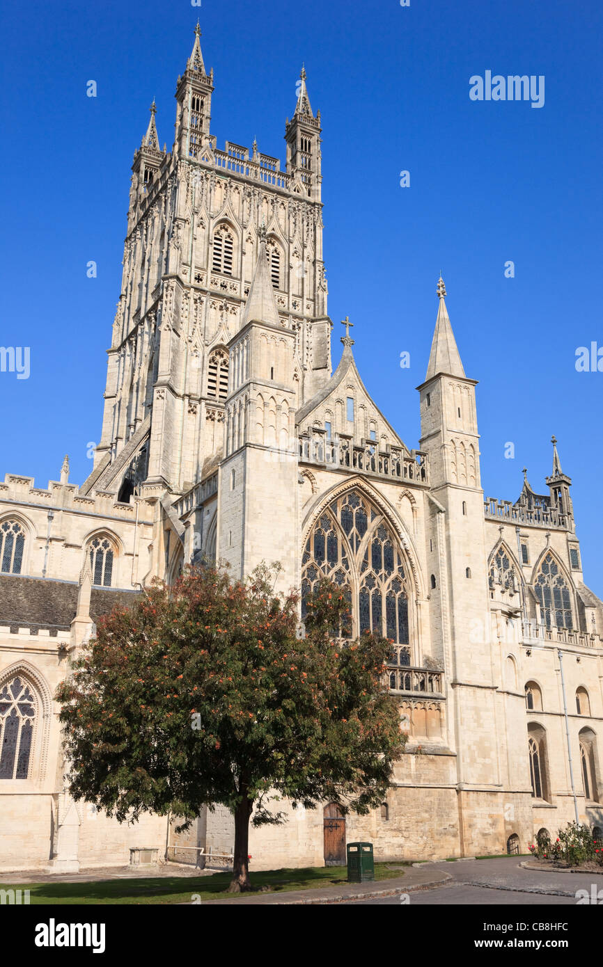 Gloucester Gloucestershire England UK. Cathédrale de l'église de Saint Pierre et de la Sainte et indivisible Trinité tower Banque D'Images