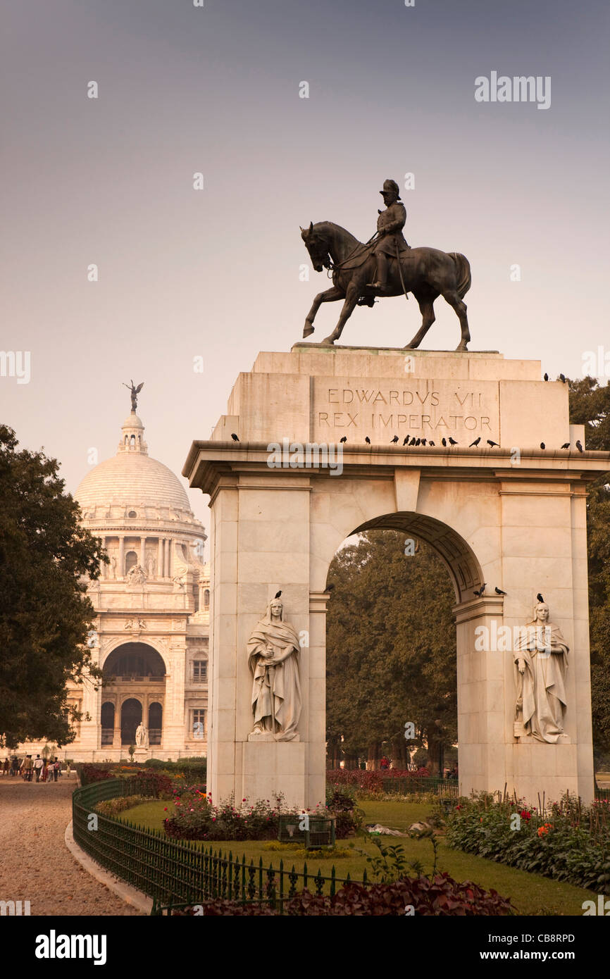 L'Inde, le Bengale occidental, Calcutta, Victoria Memorial statue du roi Édouard VII à l'Empereur Banque D'Images