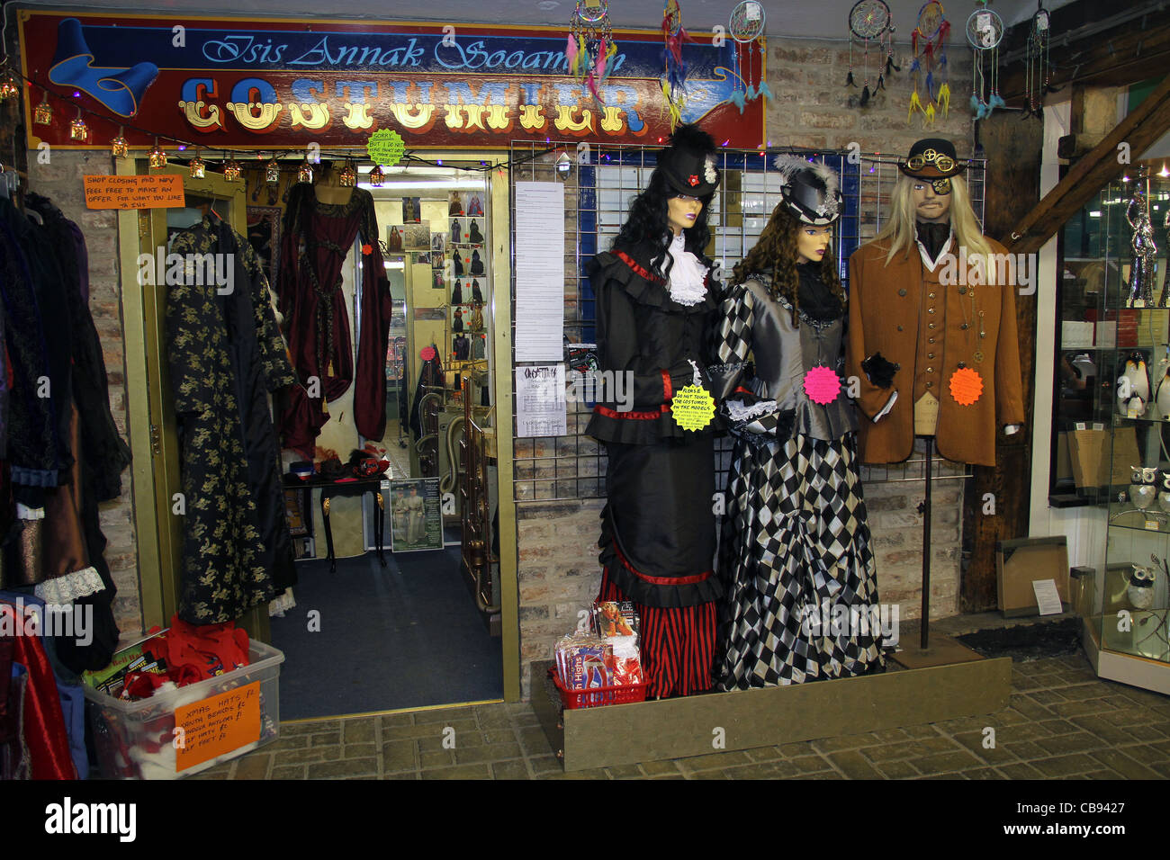 Robe vintage shop, Whitby. Banque D'Images