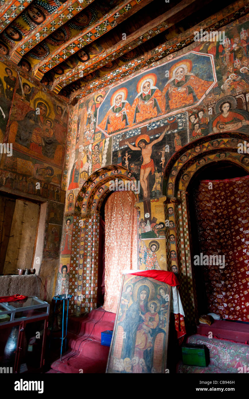 De superbes exemples de l'art éthiopien traditionnel couvrent les murs et plafonds à l'intérieur de l'Église Debre Berhan Selassie,Gonder, Ethiopie. Banque D'Images