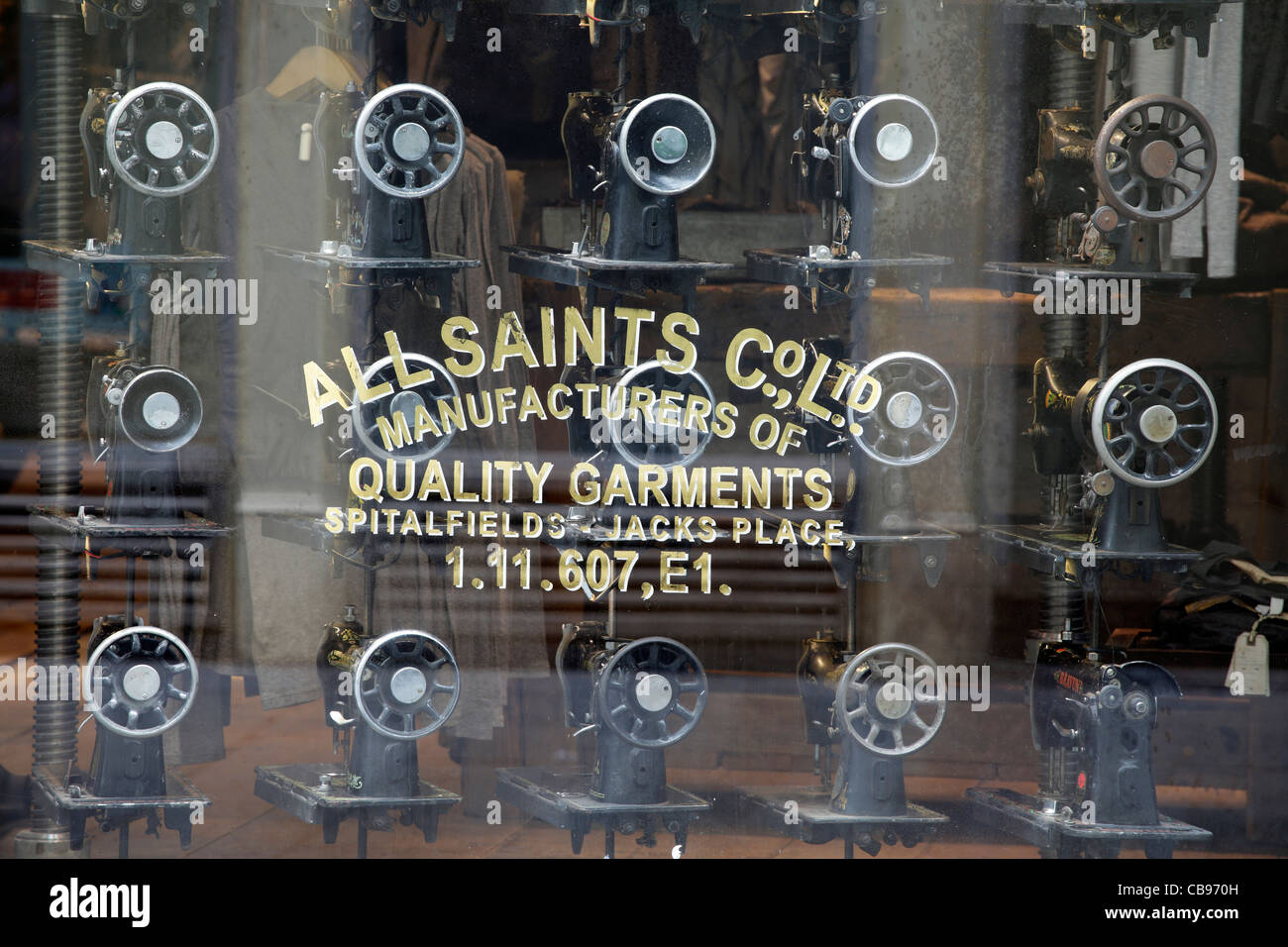 Tous les Saints vitrines montrant des machines à coudre, Buchanan Street, centre-ville de Glasgow, Écosse, Royaume-Uni Banque D'Images
