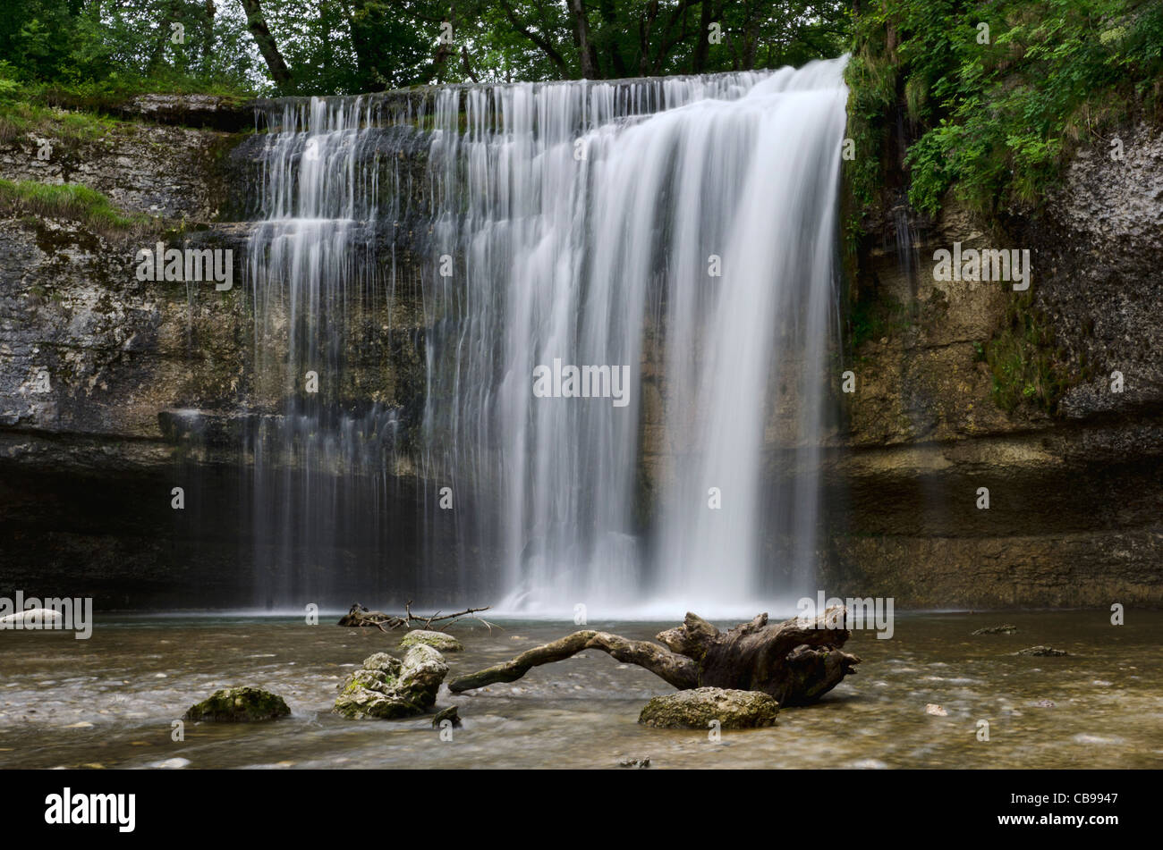 L'une des chutes d'eau qui forment le "Cascades du Herisson' dans 'Le Jura', France. Banque D'Images L'une des chutes d'eau qui forment le "Cascades du Herisson' dans 'Le Jura', France. Banque D'Images
